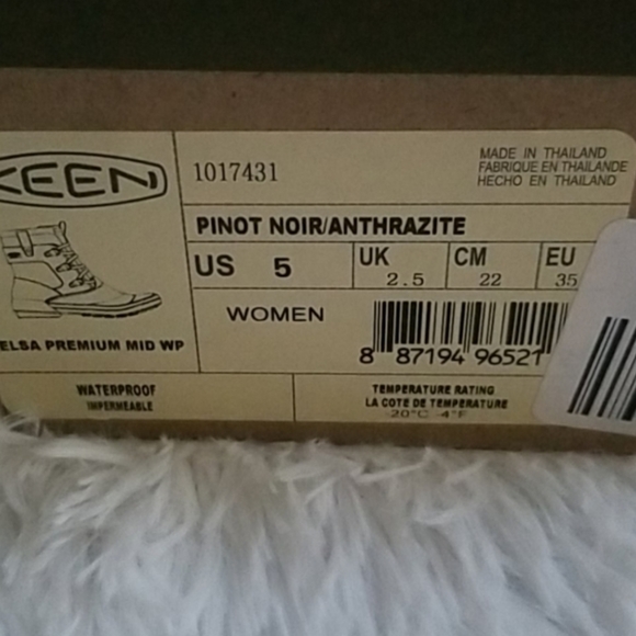 KEEN Elsa Pinot Noir Premium Snow Boot - Picture 11 of 16